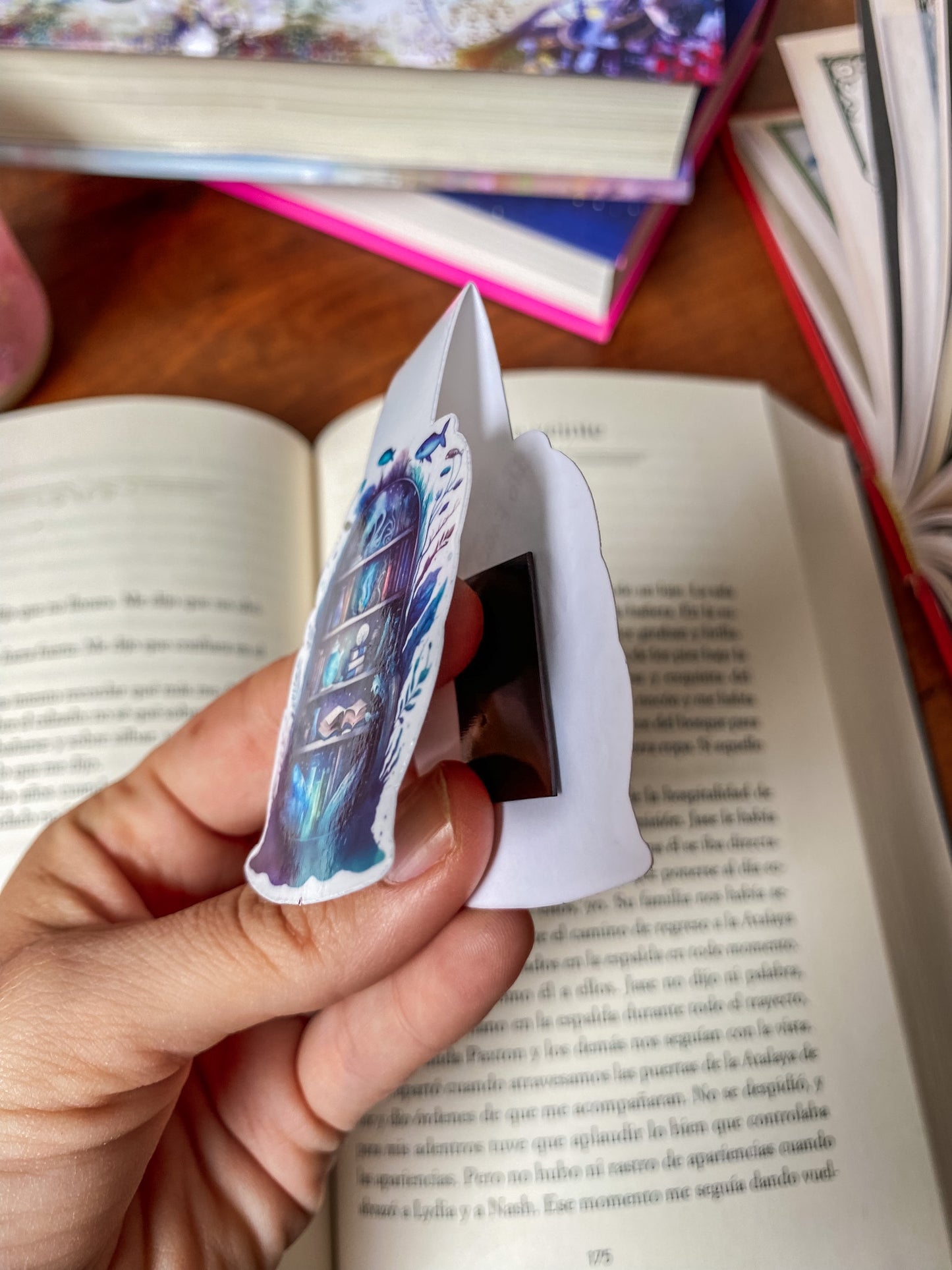 UNDERSEA BOOKCASE  BOOKMARK