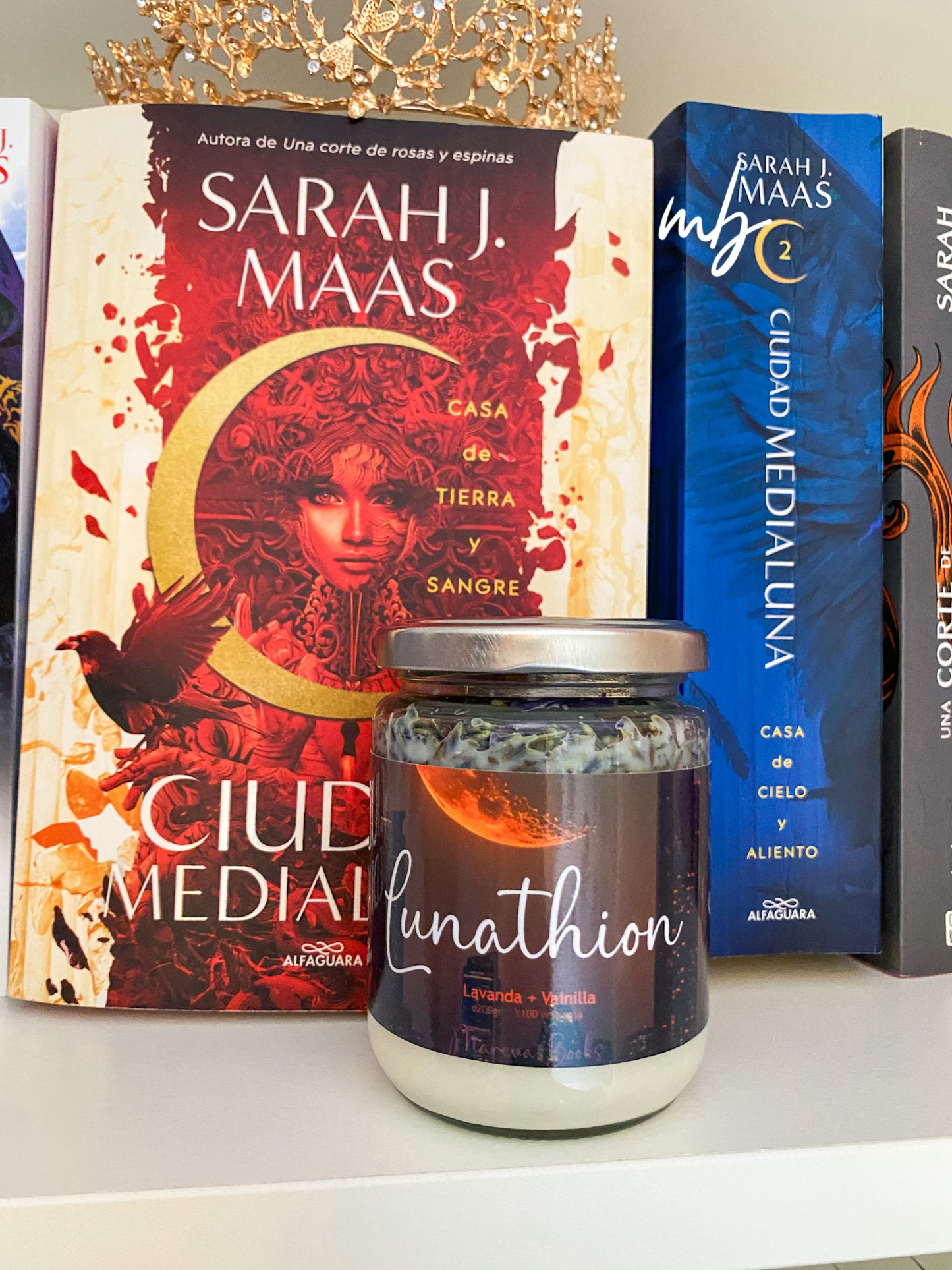 Lunathion, Handmade natural soy candle, Crescent City , Sarah J. Maas.