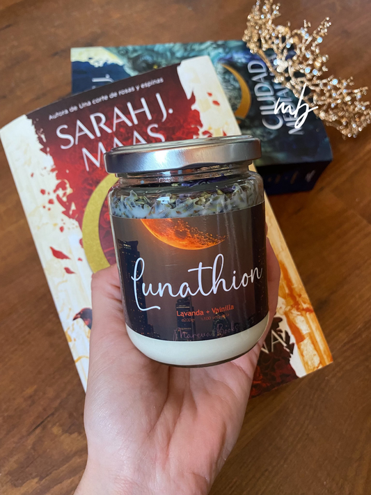 Lunathion , vela artesanal de soja natural, Ciudad Medialuna, Sarah J. Maas.