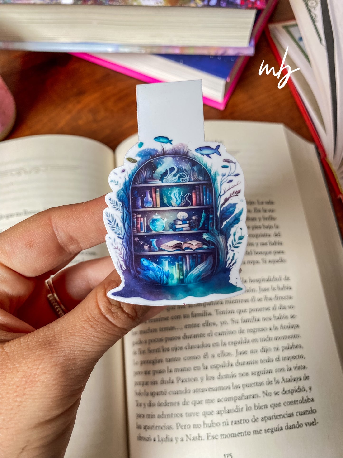 UNDERSEA BOOKCASE  BOOKMARK