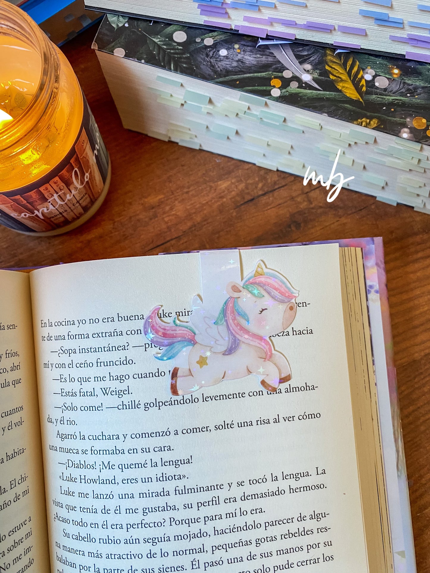 Unicornio marcapáginas con brillos de estrellas